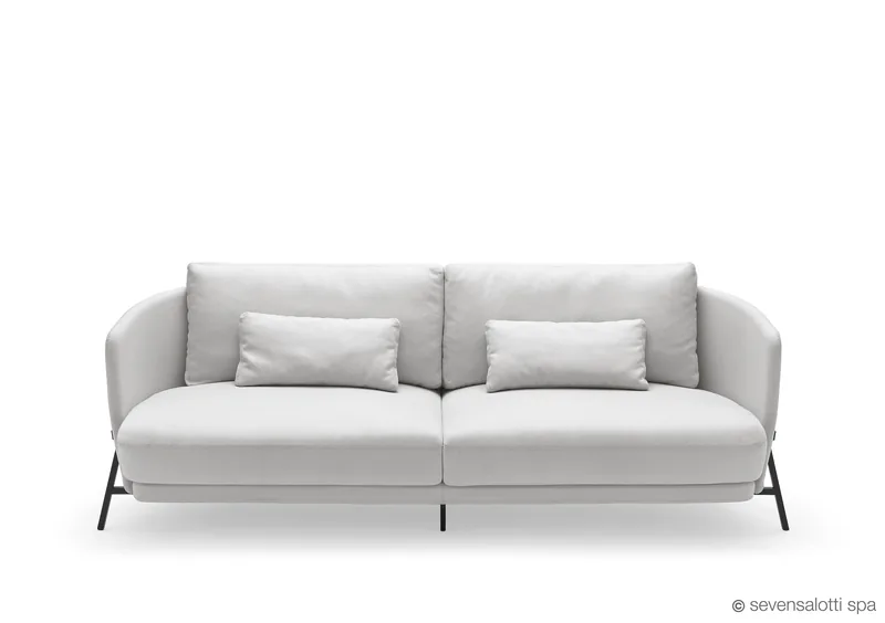 Divano Cradle Arflex bianco con cuscini, vista frontale