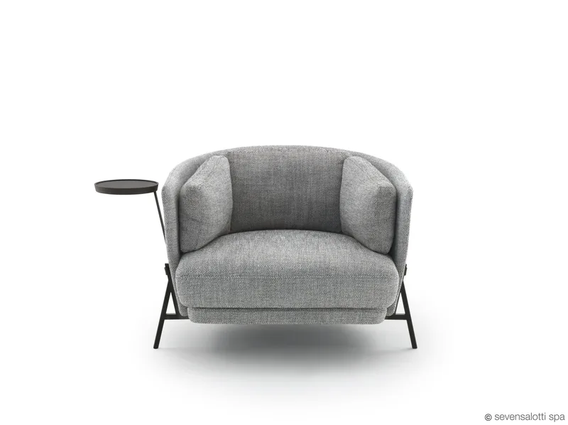 Poltrona Cradle Arflex grigia con tavolino, vista frontale