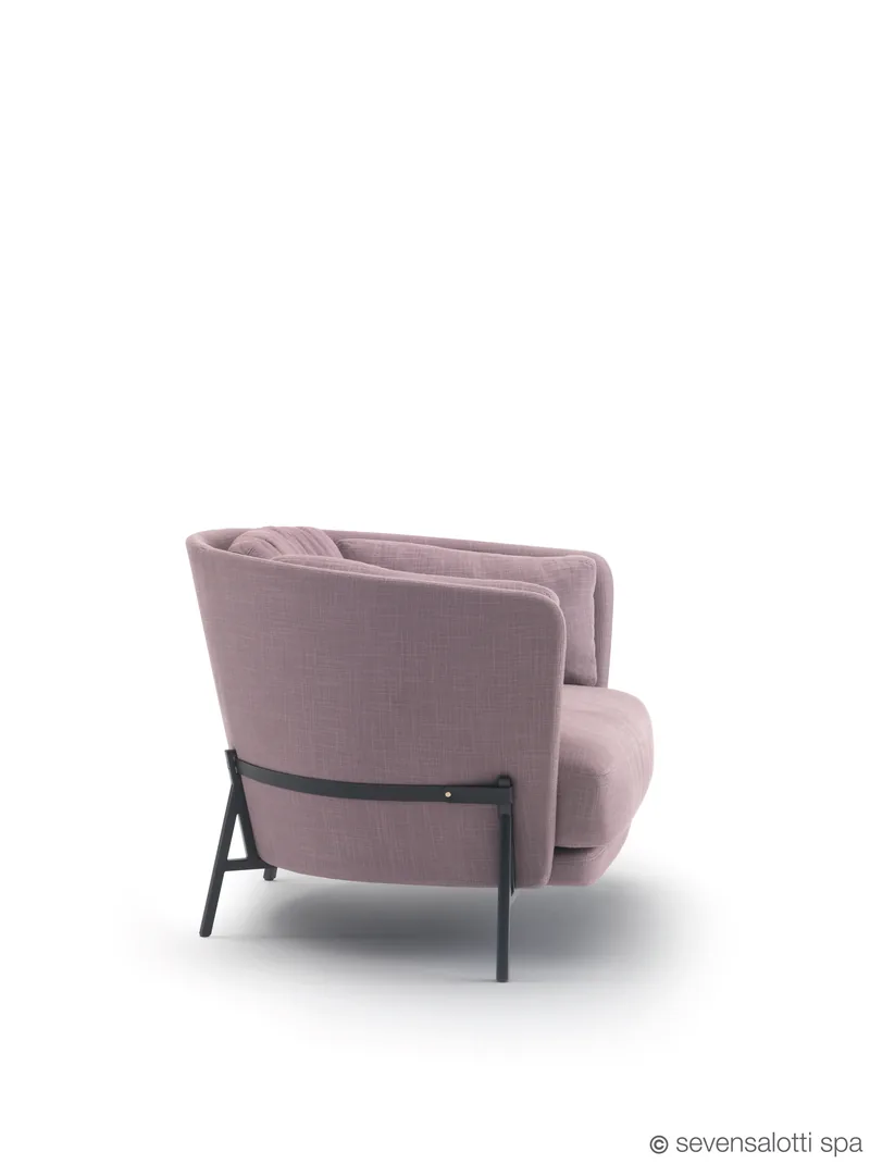 Poltrona Cradle Arflex color malva vista da dietro