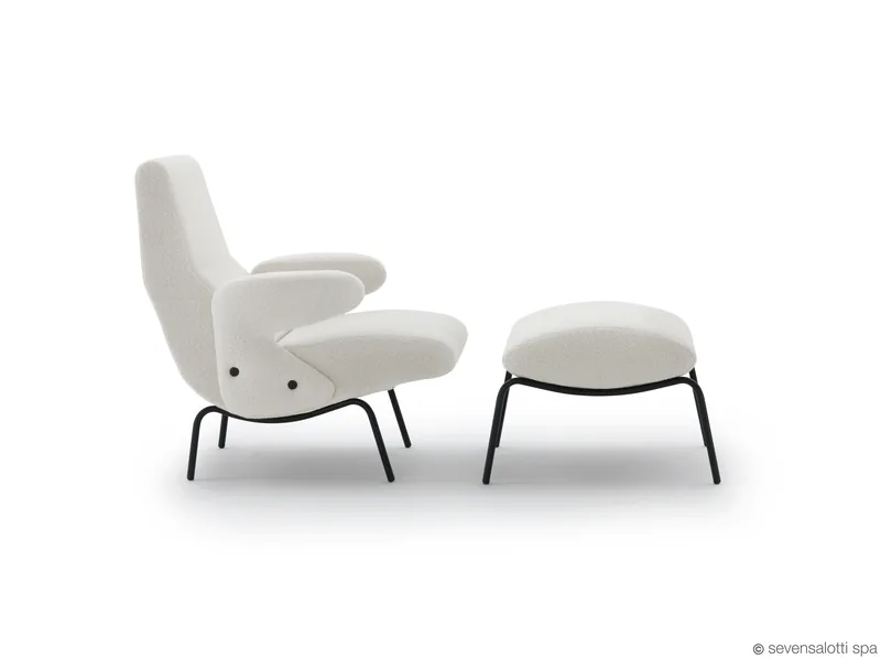 Poltrona Delfino Arflex bianca con pouf, base nera