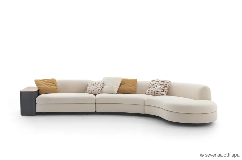 Composizione Edo Arflex curva con elemento d'appoggio scuro, color crema