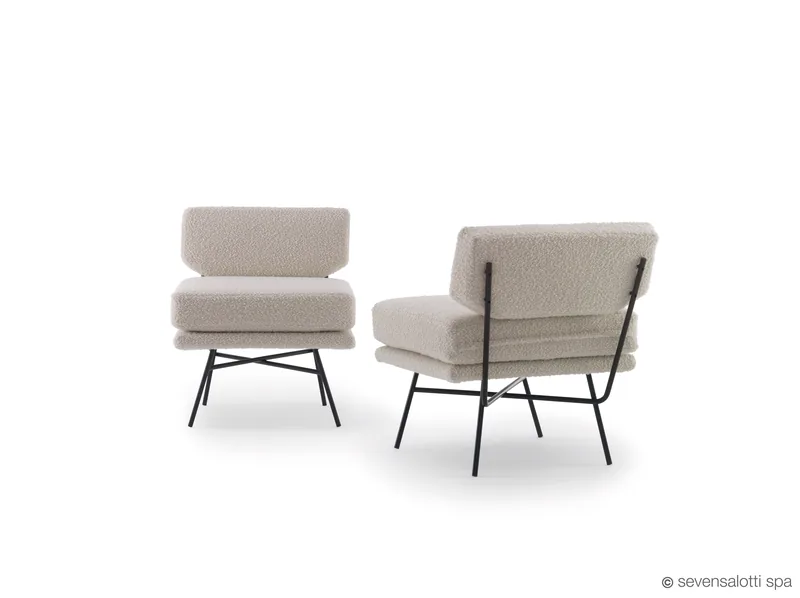 Due poltrone Elettra Arflex in tessuto beige, vista frontale e posteriore