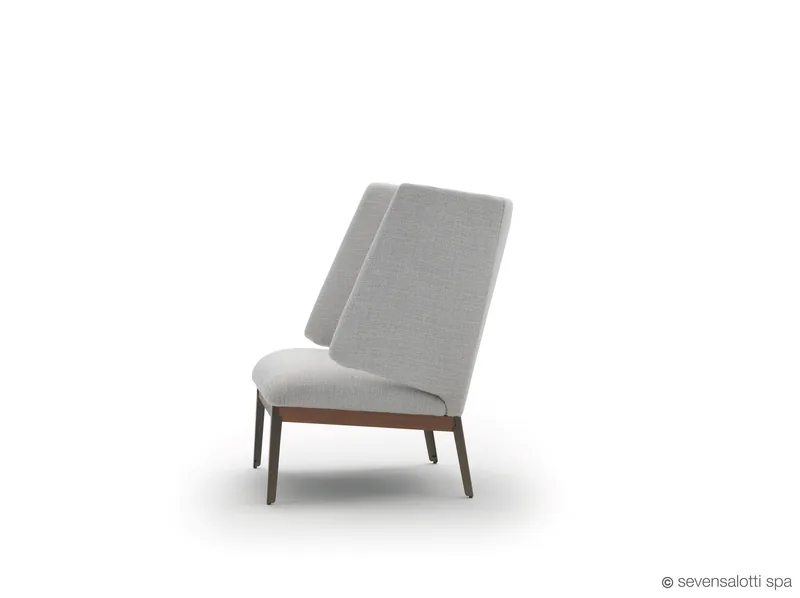 Poltrona Hug Arflex grigio chiaro, vista laterale