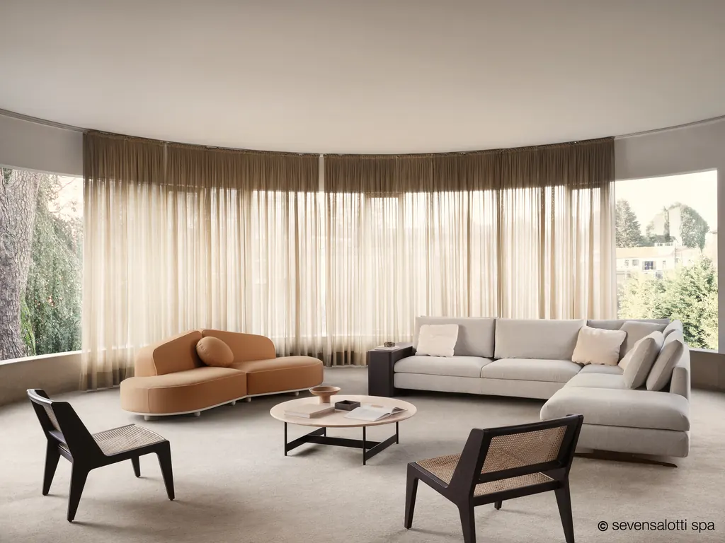 Composizione angolare Leenus Arflex color crema in una sala curva con grandi vetrate e tende
