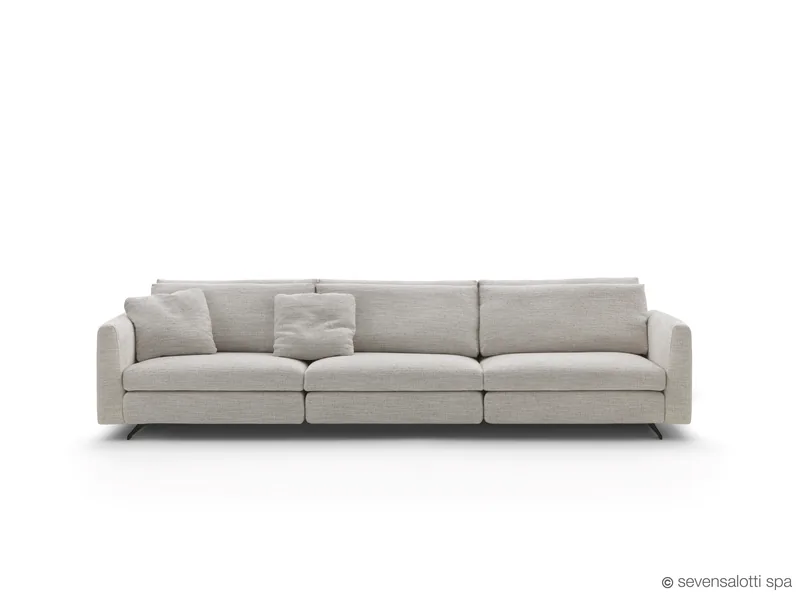 Divano Leenus Arflex lineare, color crema, vista frontale