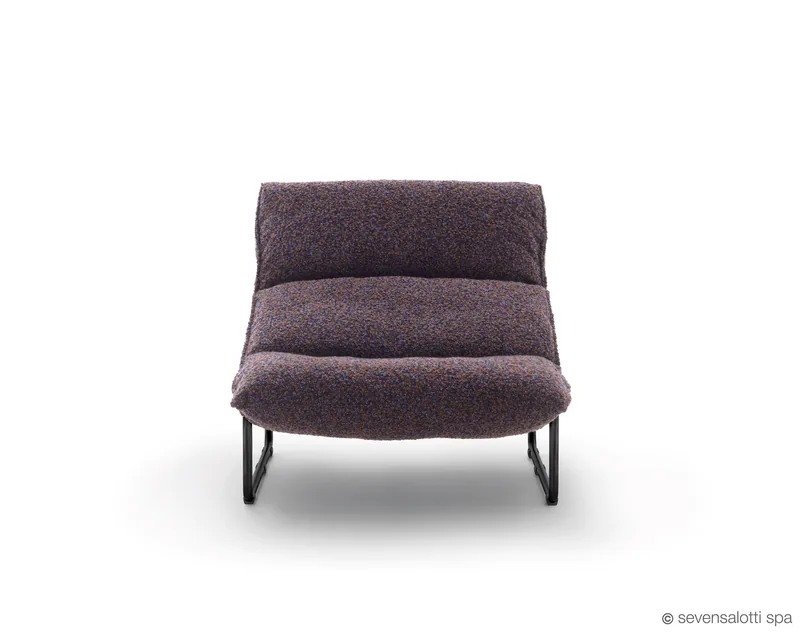 Poltrona Taboga Arflex in tessuto melange viola, vista frontale