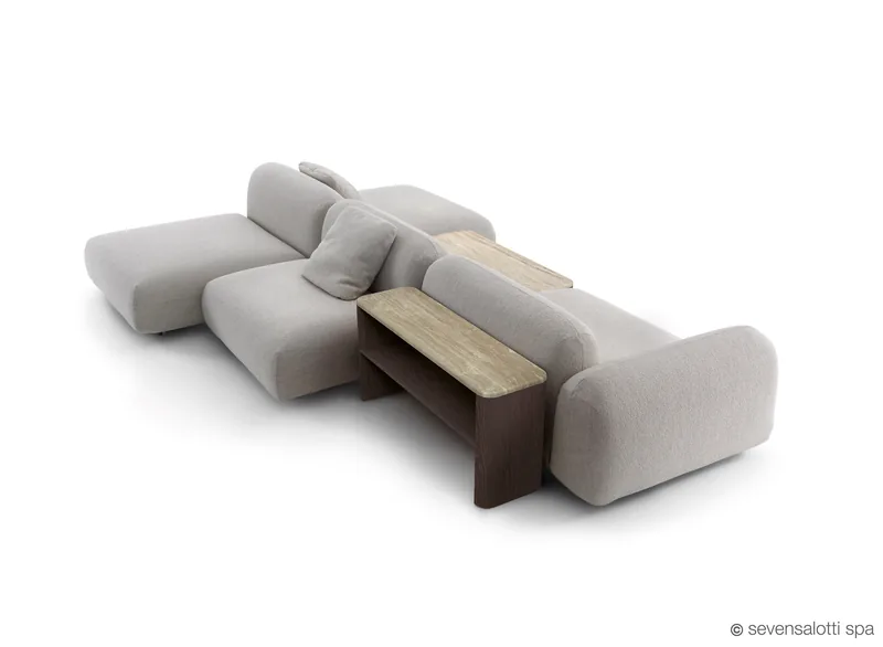 Composizione Tokio Arflex grigio chiaro con consolle in legno scuro, vista prospettica