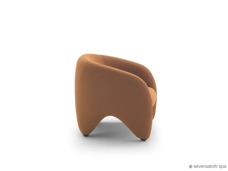 Poltrona Yuzu Arflex color cuoio, vista laterale