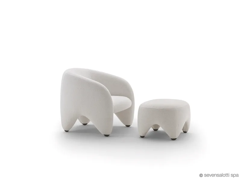 Poltrona Yuzu Arflex bianca con pouf