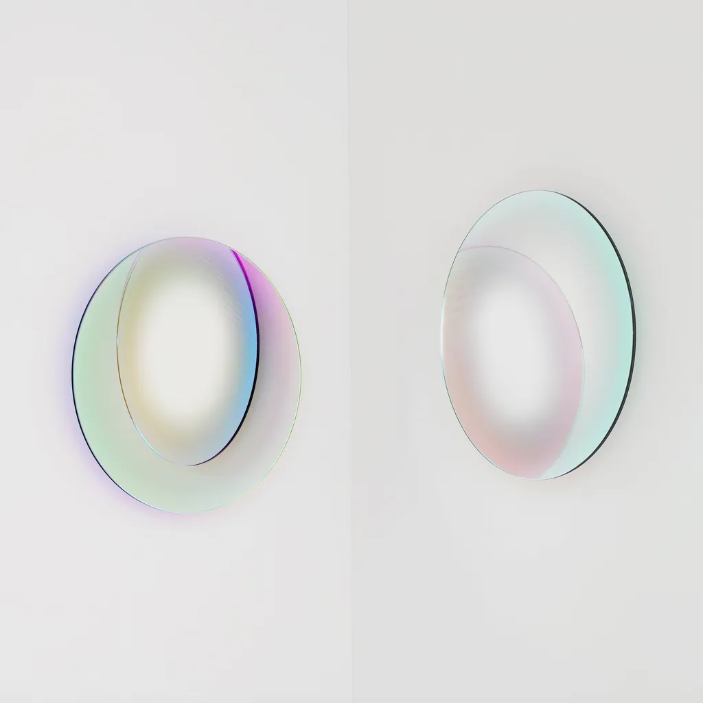 Due specchi rotondi Shimmer di Glas Italia con finitura cangiante